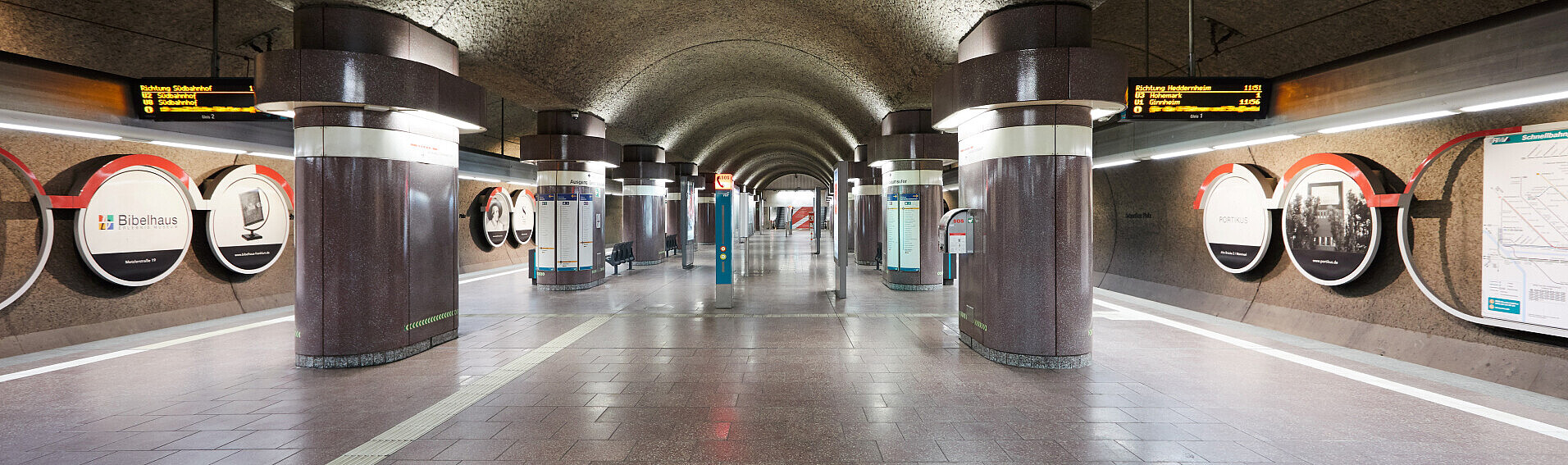 Das Bild zeigt die Station Schweizer Platz.