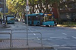 VGF-Busse auf der Straße beim Fahren