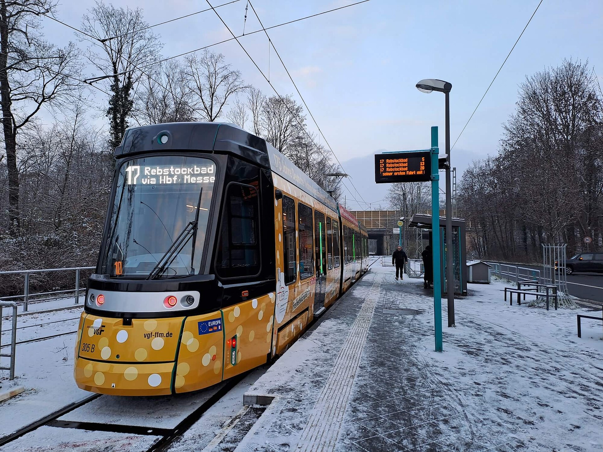 T-Wagen der VGF im Schnee
