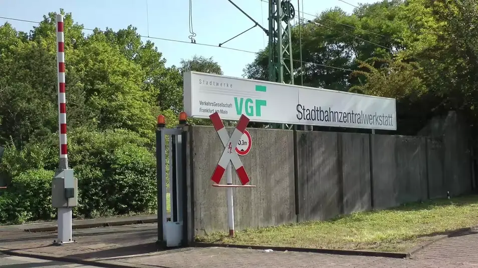 Das Bild zeigt den Eingang der Stadtbahnzentralwerkstatt.