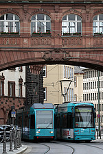 VGF-Straßenbahn Nummer 11 in der Stadt Frankfurt am Main