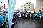 Menschenmenge mit einem VGF-Banner im Vordergrund