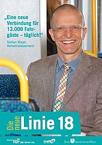 Mann mit Brille, der lächelt
