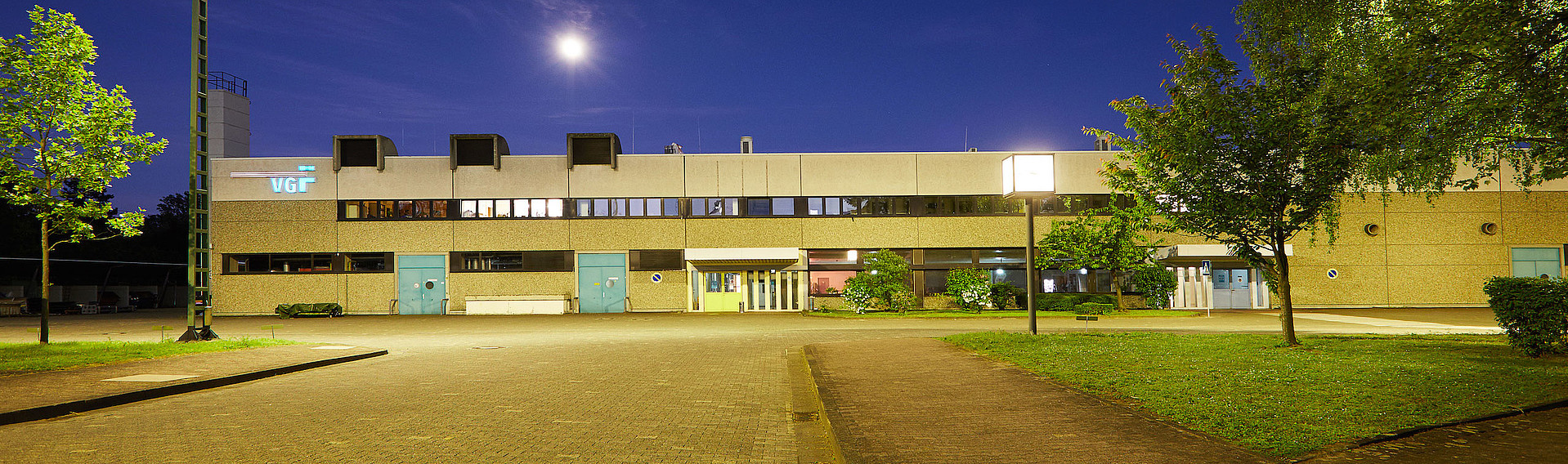 VGF-Bürogebäude bei Nacht