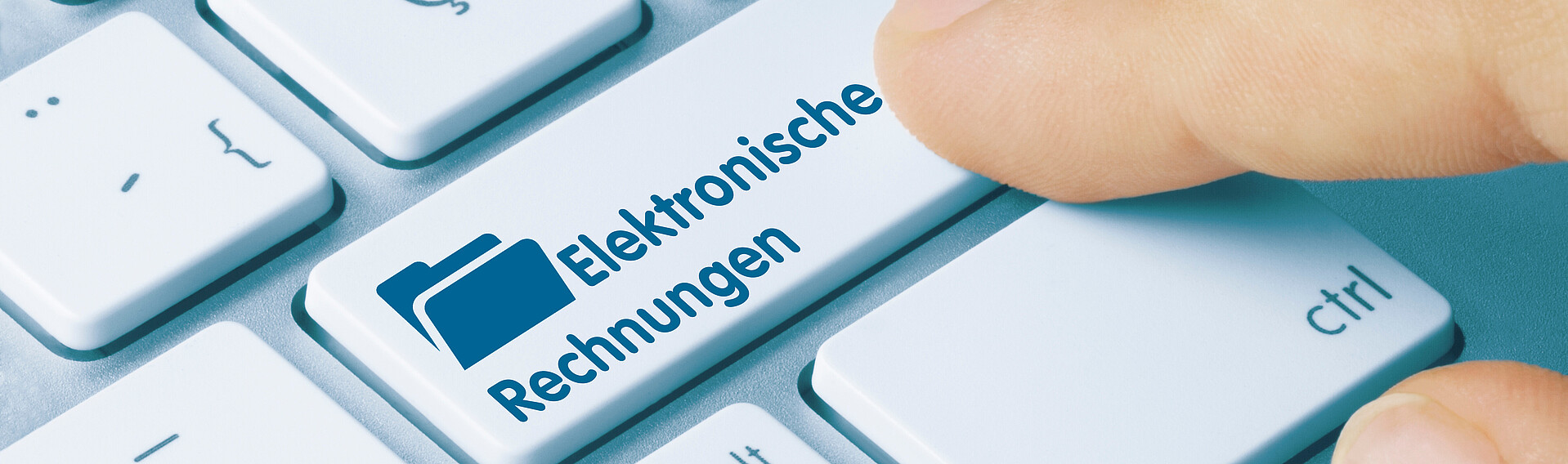 Tastatur mit einer Taste auf der elektronische Rechnungen steht