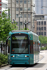 VGF-Straßenbahn Nummer 12 von Vorne Richtung Fechenheim