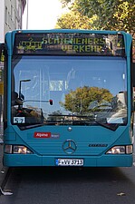 Vorderseite des Schienenersatzverkehrs eines VGF-Busses
