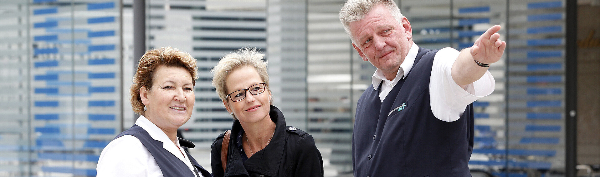 Fahrgastbetreuer im Gespräch mit einem Fahrgast