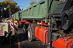 Grüner Container an einer Baustelle