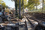 Baustelle an einer Straße mit Baustellenutensilien
